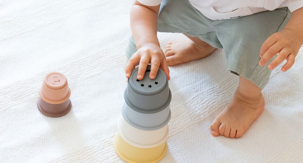 Brincadeiras para bebés 0–12 meses — estímulo e desenvolvimento